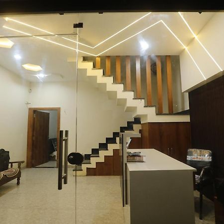 Hotel Garima Ujjain Esterno foto
