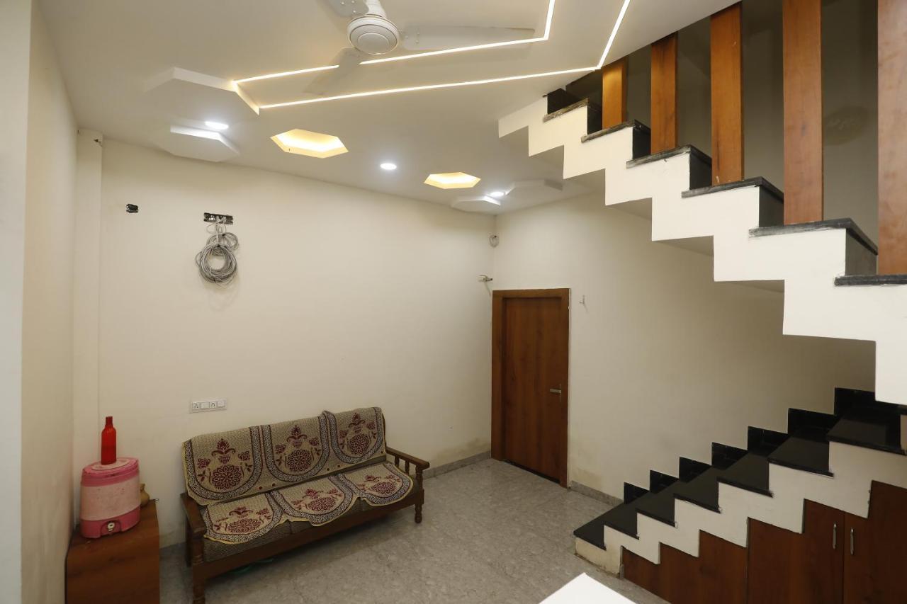 Hotel Garima Ujjain Esterno foto
