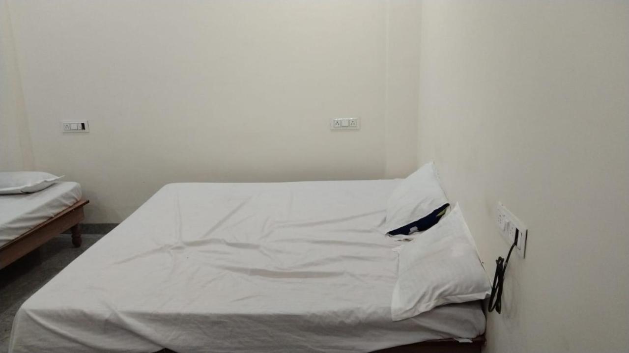 Hotel Garima Ujjain Esterno foto